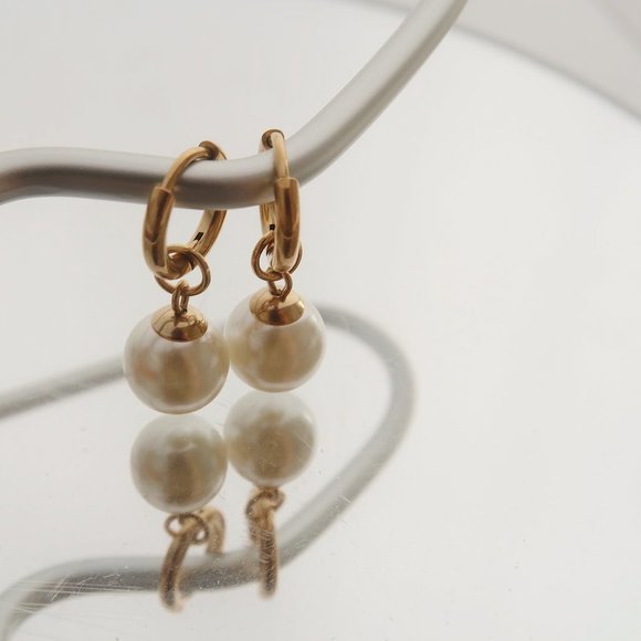 NEW 18K Gold Plated Round Pearl Drop Huggie Round Hoop Earrings - Picture 3 of 9
